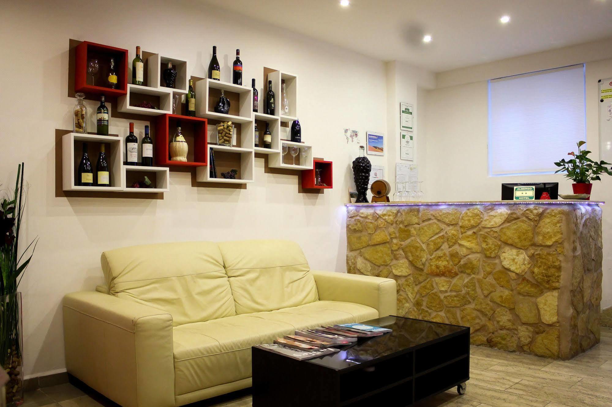 Hotel Rossovino Milano ภายนอก รูปภาพ